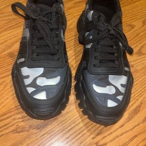 Stylish Black and Gray Men's Sneakers